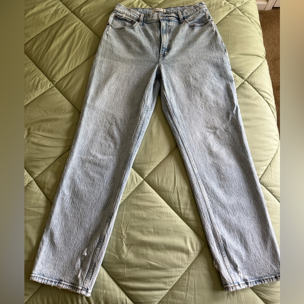 Abercrombie & Fitch Curve Love Ultra High Rise 90’s Straight Leg Jeans